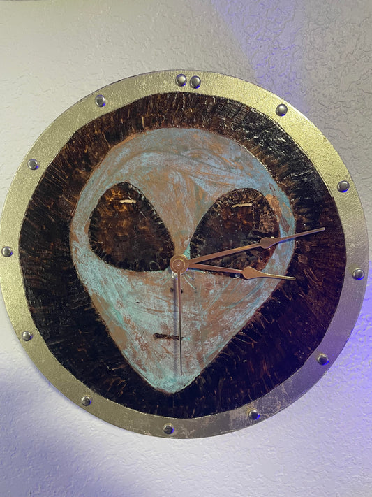 "Alien" Wood Pyrography Clock